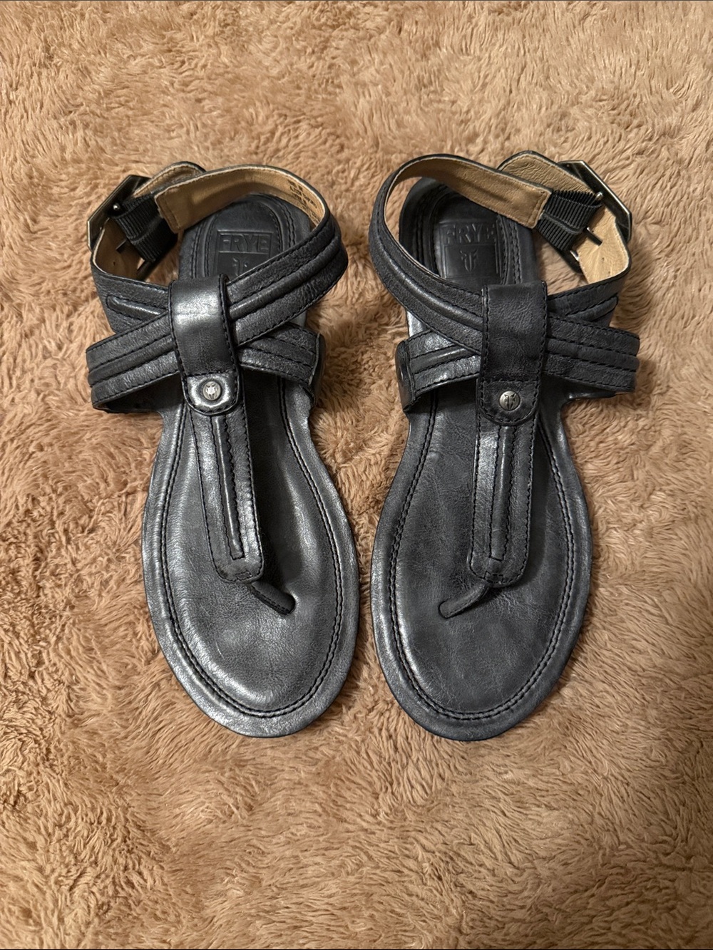Frye Alessia Trapunto Black Leather Sandals